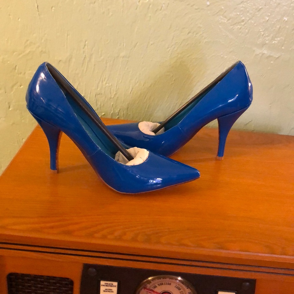 Shoes - Picture 4 of 4